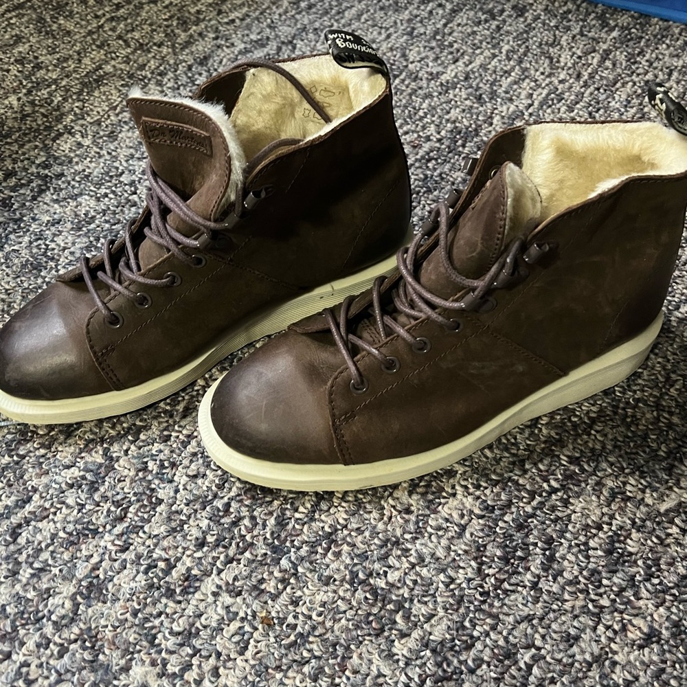 Dr martens boots size 9w